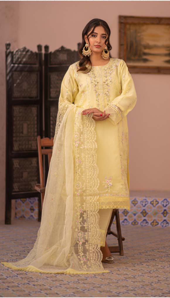 Kehkashan Exclusive Luxury Organza 3 Piece Suit Kehkashan Exclusive Luxury Organza 3 Piece Suit